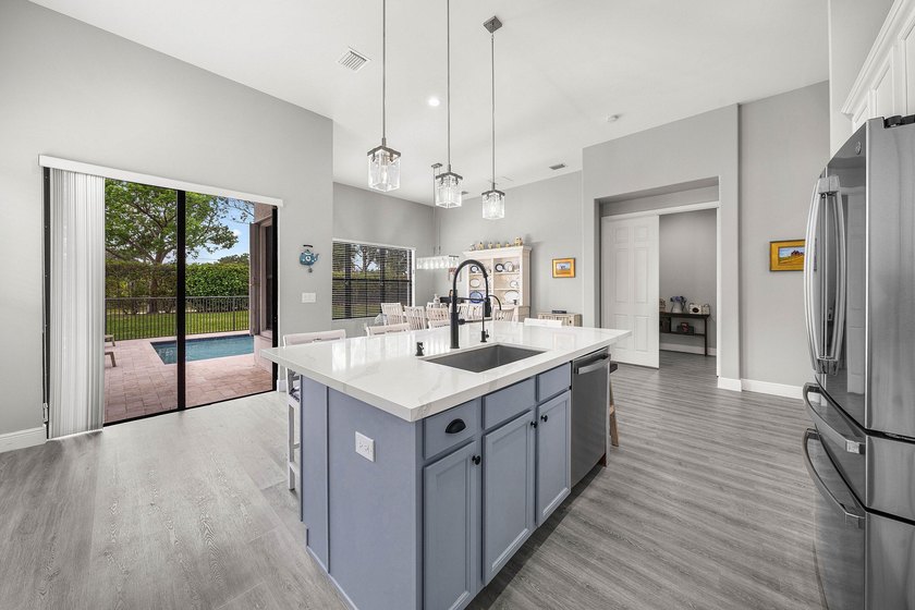 Welcome to this beautifully updated 4-bedroom, 3-bathroom home - photo 10