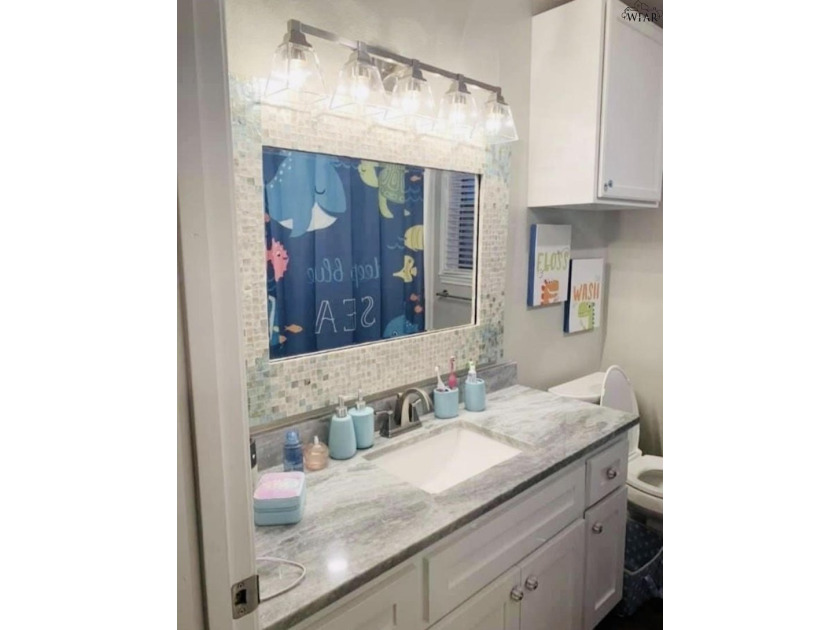 Updated 3 bedroom, 2 bath Country Club home on a corner lot! The - photo 15