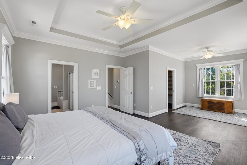 Discover this exceptional custom-built cottage-style retreat - photo 17