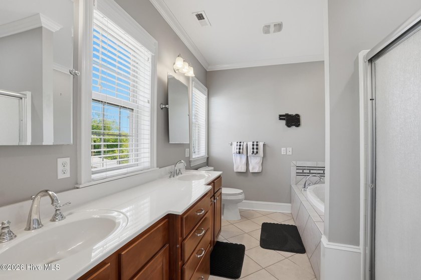Discover this exceptional custom-built cottage-style retreat - photo 19