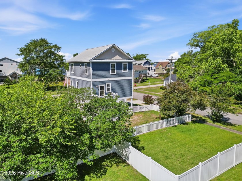 Discover this exceptional custom-built cottage-style retreat - photo 31