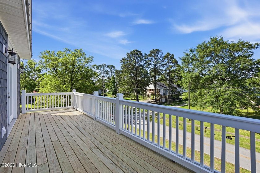 Discover this exceptional custom-built cottage-style retreat - photo 34