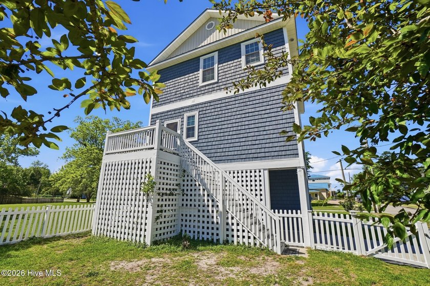 Discover this exceptional custom-built cottage-style retreat - photo 47