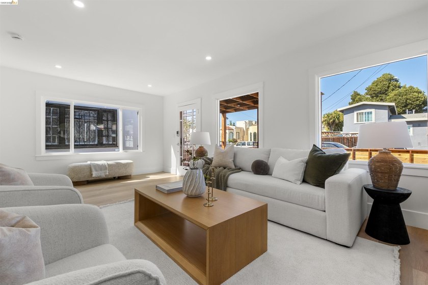 Contemporary style meets exceptional craftsmanship in this - photo 3