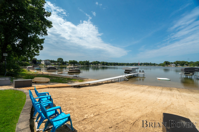 Waterfront Lake Living - photo 3
