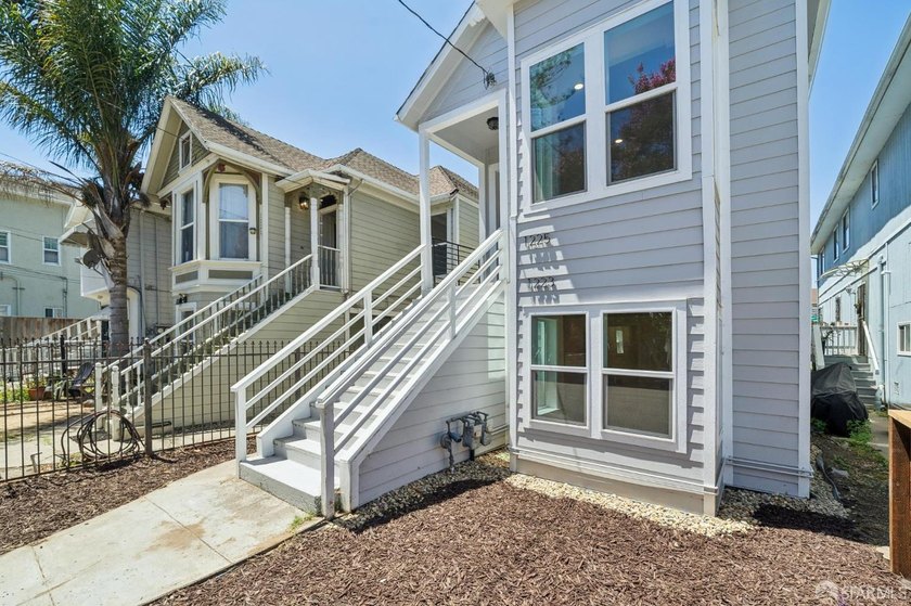 Rare opportunity to own a fully remodeled, fully vacant duplex - photo 3