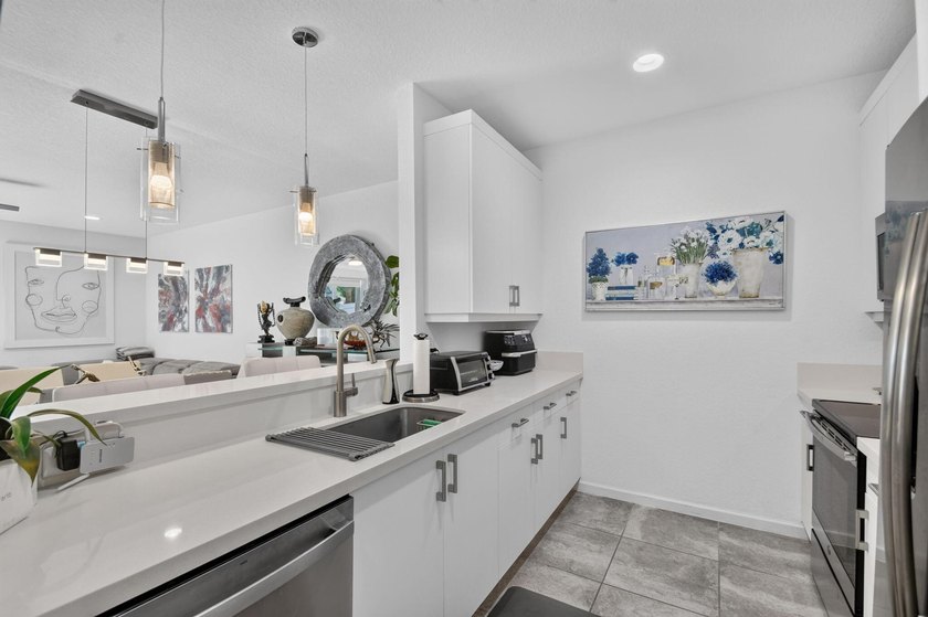Newer construction, builder-upgraded townhome maintained in - photo 5