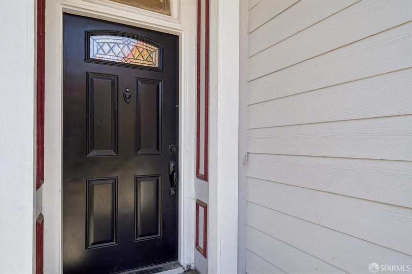 Rare opportunity to own a fully remodeled, fully vacant duplex - photo 5