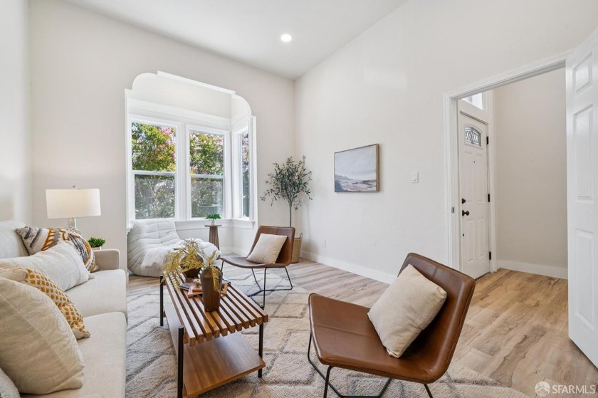 Rare opportunity to own a fully remodeled, fully vacant duplex - photo 8