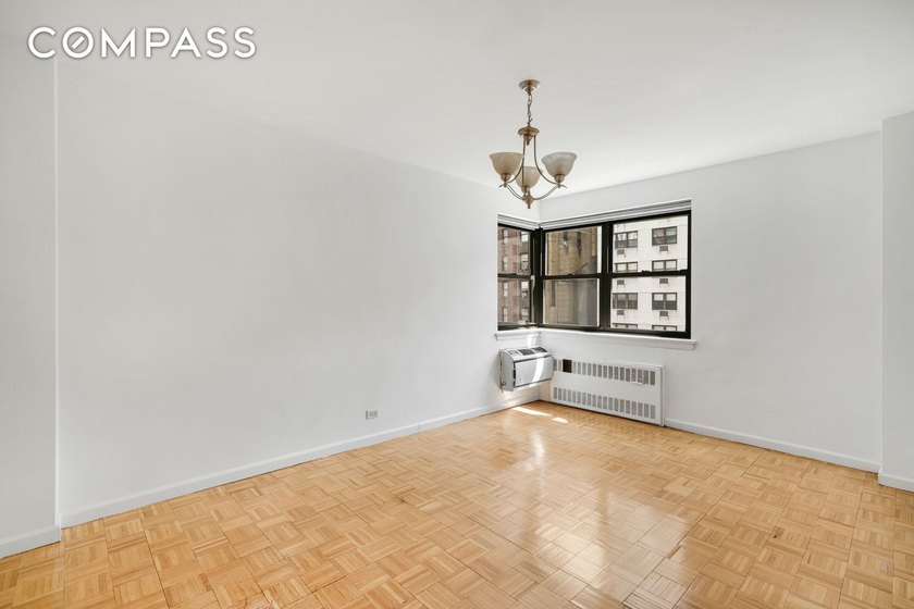 Spacious, bright and pet-friendly 2 bedroom is now available in - photo 12