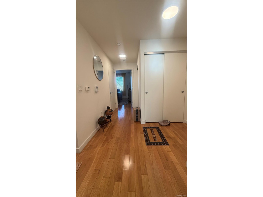Beautifully maintained large 1 bedroom, 1 bath gourmet kitchen - photo 11