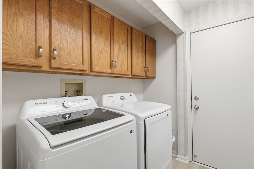 Welcome to this sparkling, move-in ready end-unit townhome in - photo 12