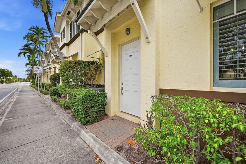 Nestled in the vibrant heart of Lake Worth Beach, this spacious - photo 26