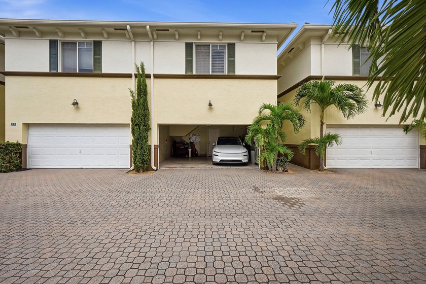 Nestled in the vibrant heart of Lake Worth Beach, this spacious - photo 28