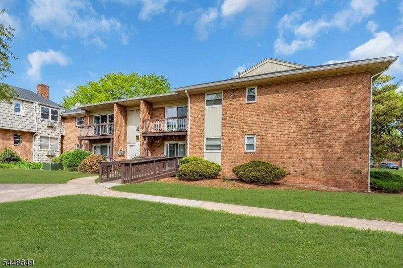 Welcome to this beautifully maintained, 2-bedroom, 1-bath - photo 2