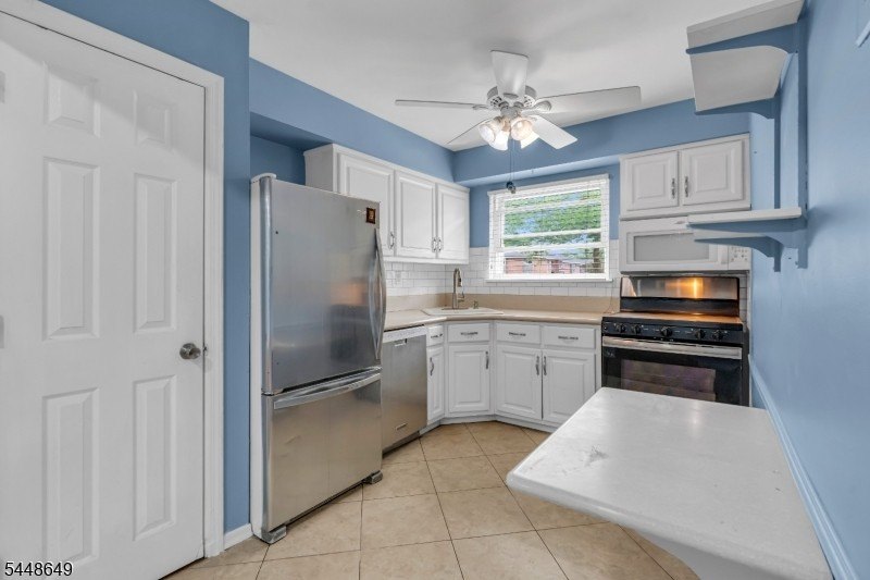 Welcome to this beautifully maintained, 2-bedroom, 1-bath - photo 4