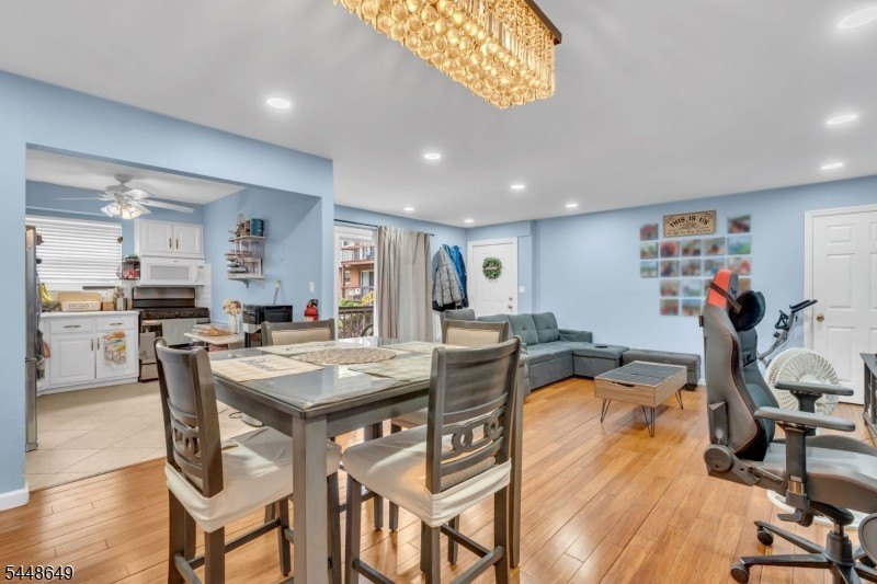 Welcome to this beautifully maintained, 2-bedroom, 1-bath - photo 6