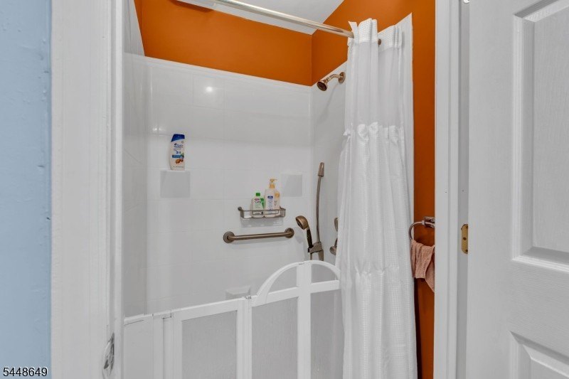 Welcome to this beautifully maintained, 2-bedroom, 1-bath - photo 9