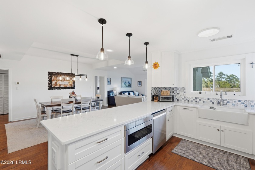 Sunrise marsh views. Single-level living. Iconic Lowcountry - photo 12