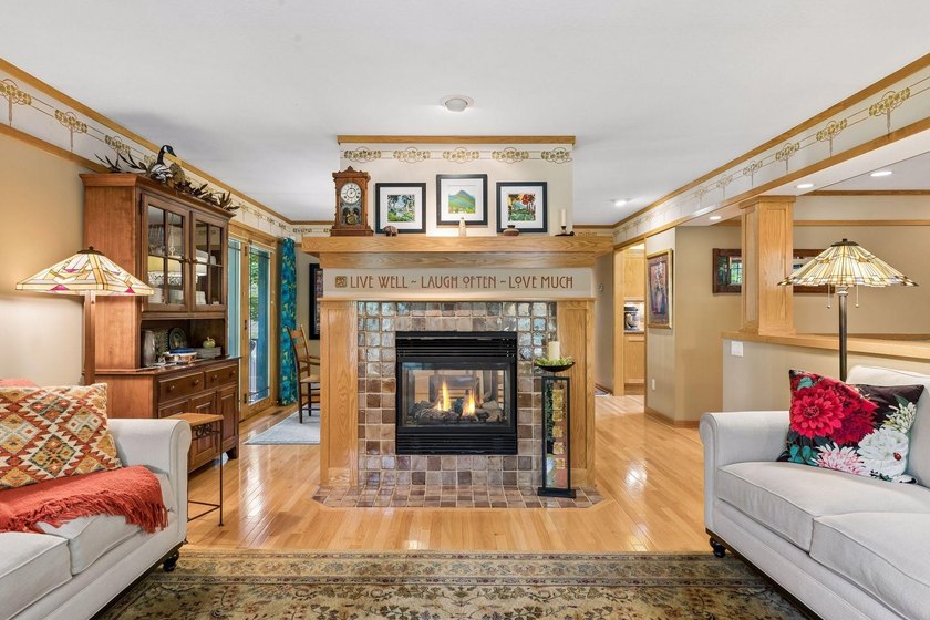 SEE 3D VIRTUAL TOUR &amp; FLOOR PLAN. PRAIRIE SCHOOL HOME BUILT BY - photo 15