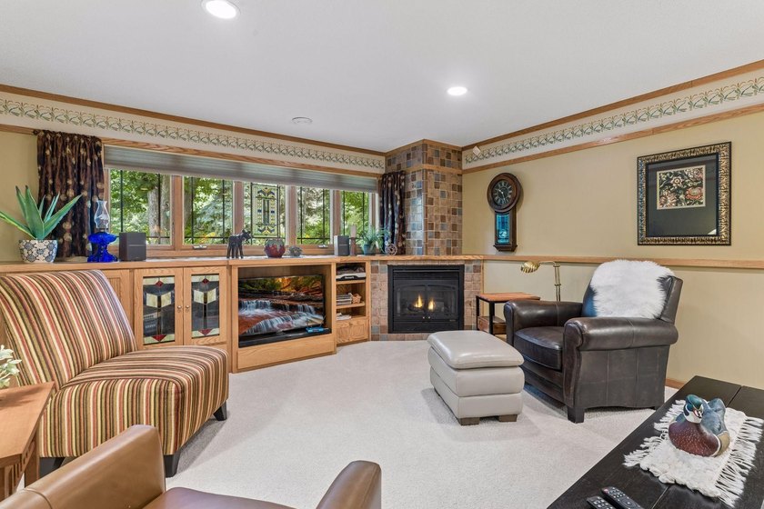 SEE 3D VIRTUAL TOUR &amp; FLOOR PLAN. PRAIRIE SCHOOL HOME BUILT BY - photo 32