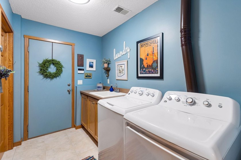 SEE 3D VIRTUAL TOUR &amp; FLOOR PLAN. PRAIRIE SCHOOL HOME BUILT BY - photo 41