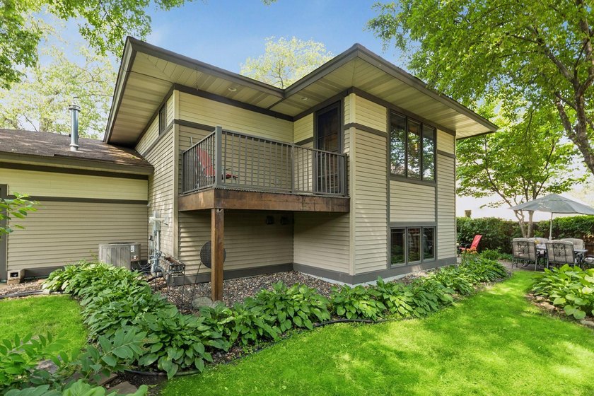 SEE 3D VIRTUAL TOUR &amp; FLOOR PLAN. PRAIRIE SCHOOL HOME BUILT BY - photo 47