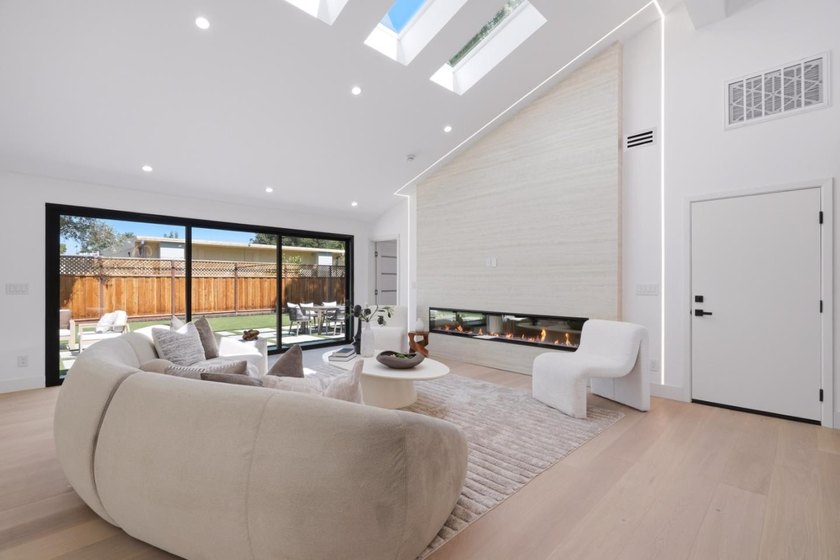 Stunning Fully Reimagined Luxury Residence in One of Los Altos - photo 12