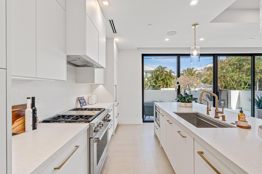 Located in the heart of Delray Beach's vibrant and charming - photo 15
