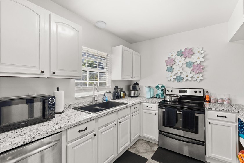 This renovated 2-bedroom, 2-bath condo has a newer roof (2022) - photo 6