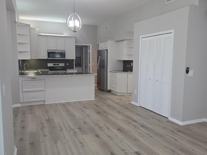 Beautiful 4-bedroom, 2.5-bath two-story lakefront home with a - photo 6