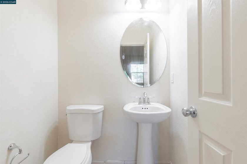 OPEN 7/25, 1PM-4PM! Don't miss this stylish 3-bedroom, 3 - photo 8
