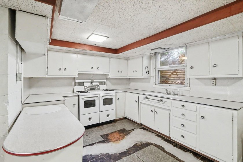 One of the most iconic Lakefront homes on Lake of the Woods in - photo 20