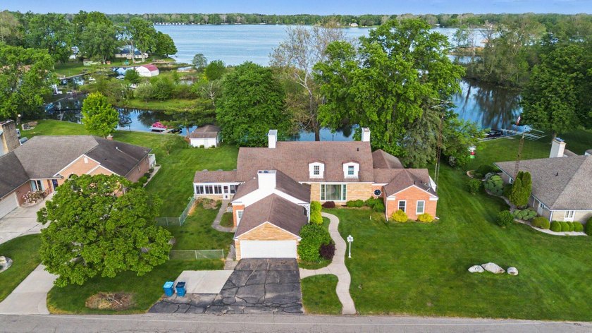 One of the most iconic Lakefront homes on Lake of the Woods in - photo 44