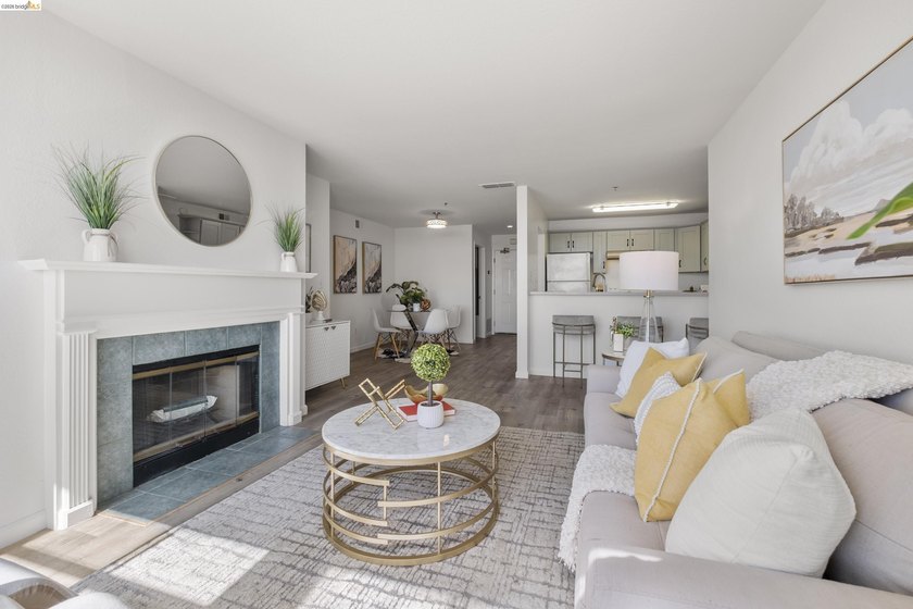 Welcome home to this beautifully updated 2-bedroom, 2-bath - photo 3