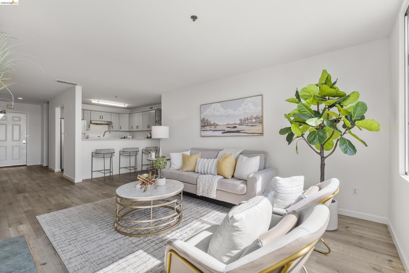 Welcome home to this beautifully updated 2-bedroom, 2-bath - photo 5