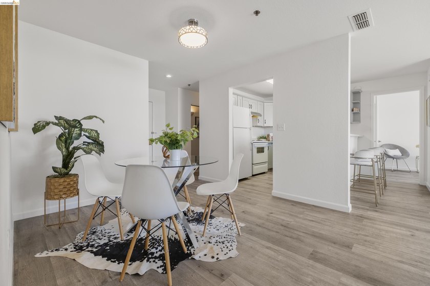 Welcome home to this beautifully updated 2-bedroom, 2-bath - photo 9