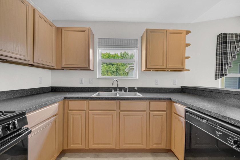 Welcome home to easy, maintenance-free living in this - photo 9