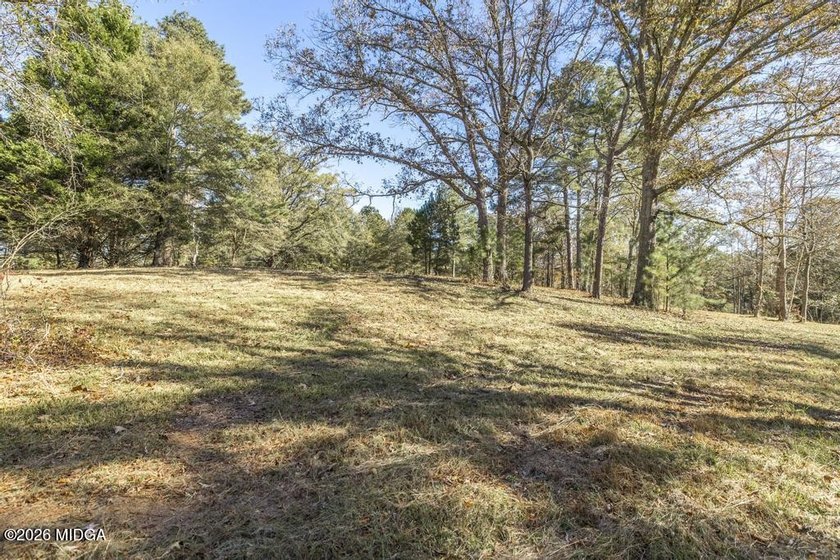 Very Rare Offering on the Beautiful Shores of Lake Oconee. 8.16 - photo 11