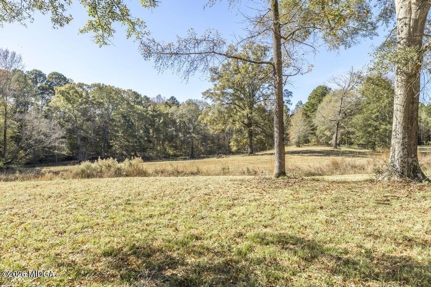 Very Rare Offering on the Beautiful Shores of Lake Oconee. 8.16 - photo 12
