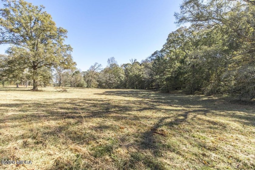 Very Rare Offering on the Beautiful Shores of Lake Oconee. 8.16 - photo 16