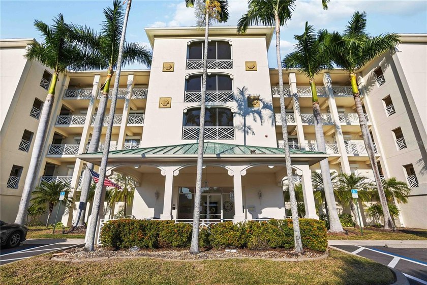 Beautiful 3-bedroom, 2-bath condominium located in the highly - photo 2