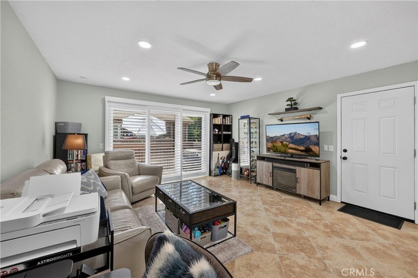 Welcome to this beautifully maintained 1-bedroom, 1-bath - photo 8