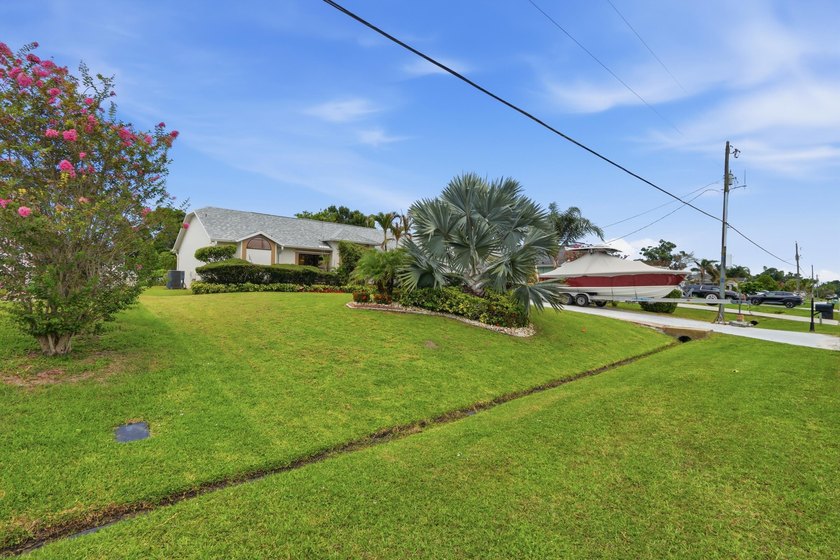 Welcome to this lovely single-story residence located in a - photo 4