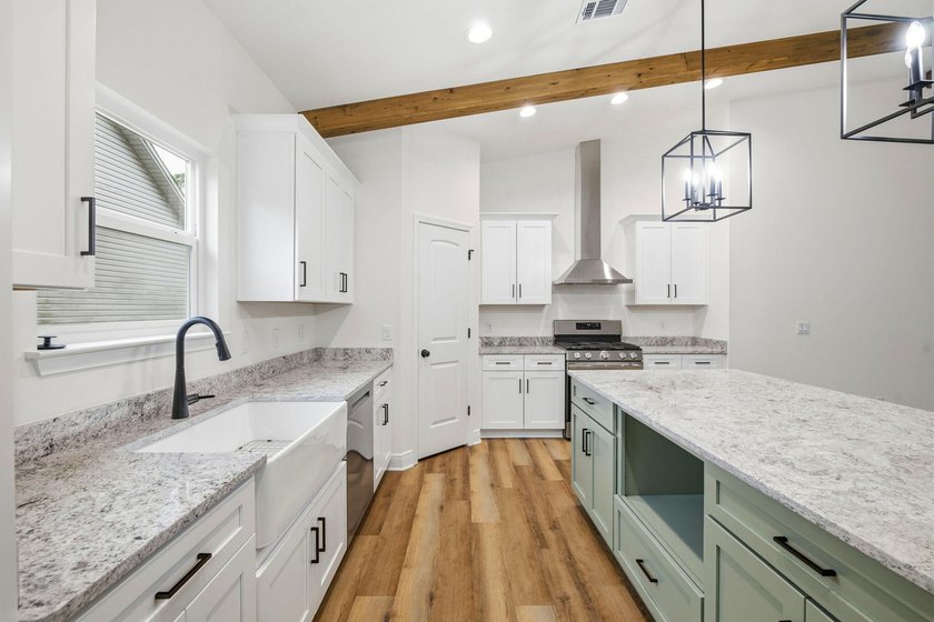 This semi-custom home offers a spacious living with 4 bedrooms - photo 13