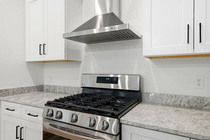 This semi-custom home offers a spacious living with 4 bedrooms - photo 16