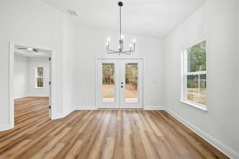 This semi-custom home offers a spacious living with 4 bedrooms - photo 17
