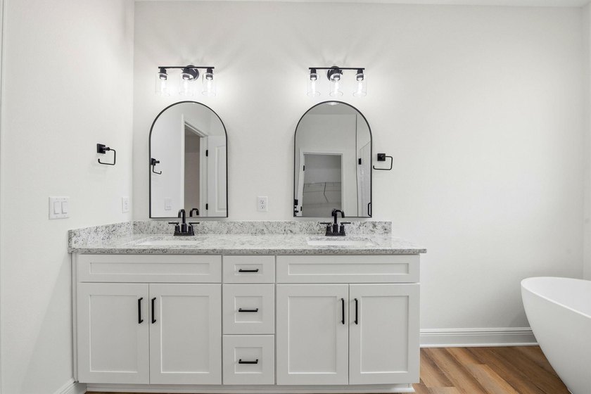 This semi-custom home offers a spacious living with 4 bedrooms - photo 23