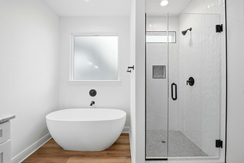 This semi-custom home offers a spacious living with 4 bedrooms - photo 24