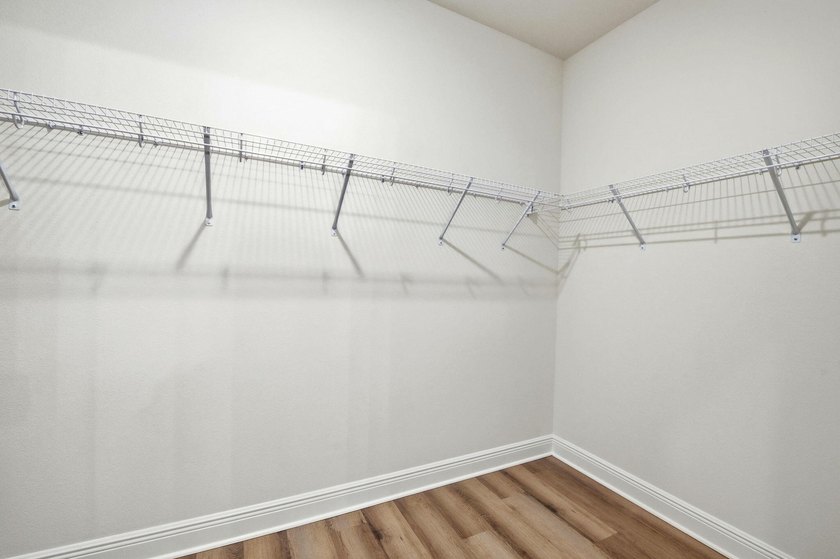 This semi-custom home offers a spacious living with 4 bedrooms - photo 27